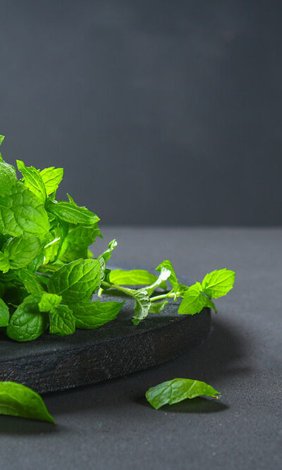 10 food items that can help fight bad breath